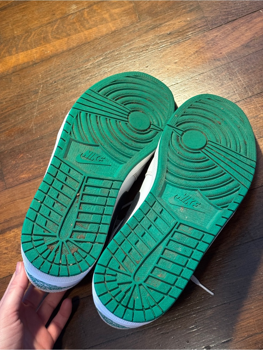 Jordan 1 Lows in Green and White - Picture 8 of 8